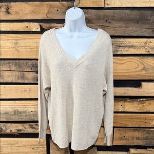 American Eagle‎ Women’s Beige Oversized V-Neck Lightweight Tight Knit Sweater M